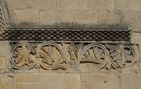 Florale und gemetrisches Detail der Fassade
